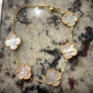 New Elegant Gold and White Clover Bracelet and Necklace